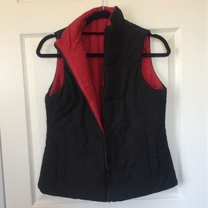 👠Black and red reversible vest.👠